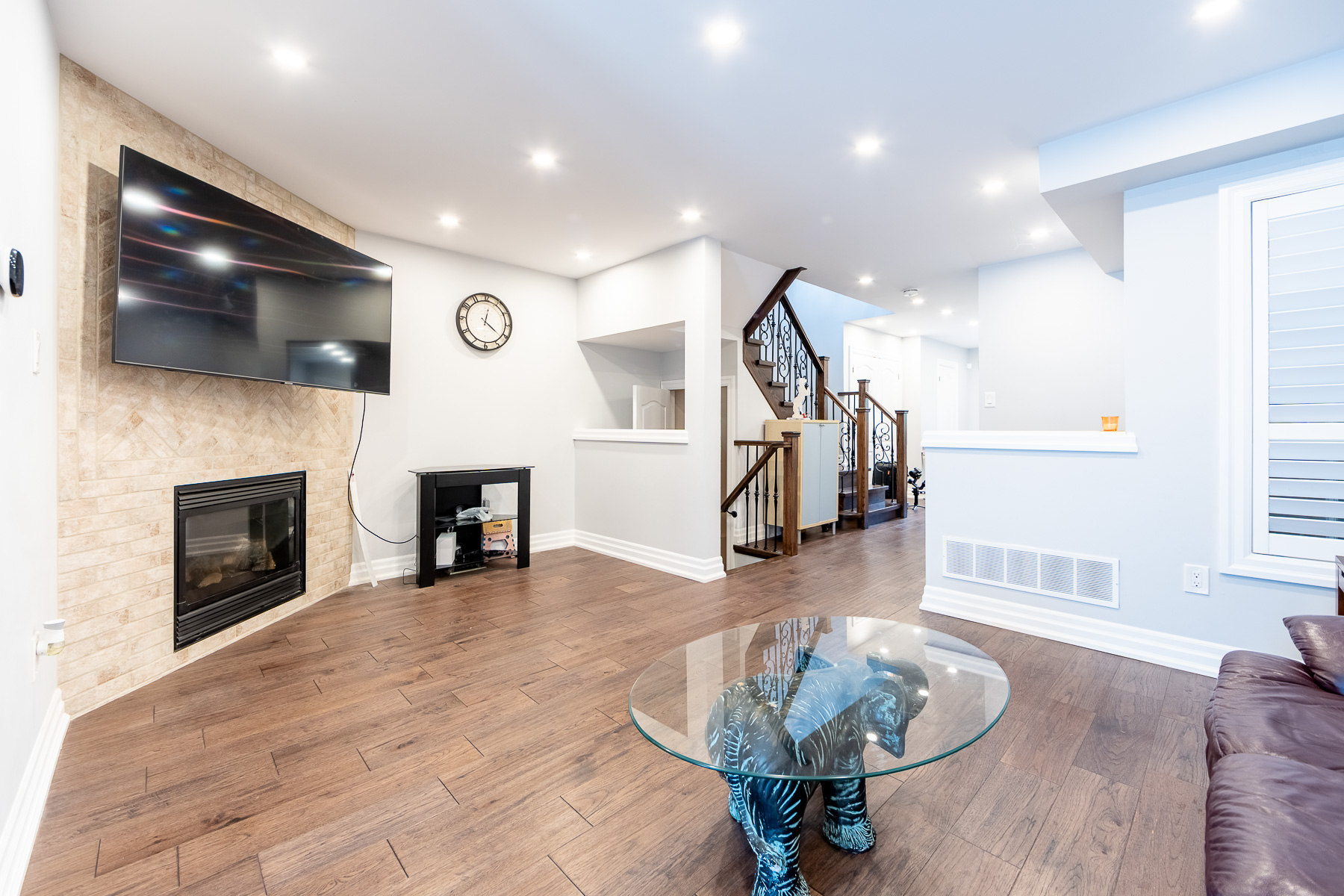 405 King St E interior photo