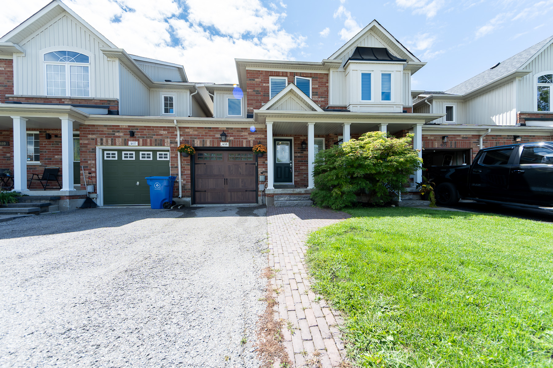 405 King St E, Mount Albert — exterior