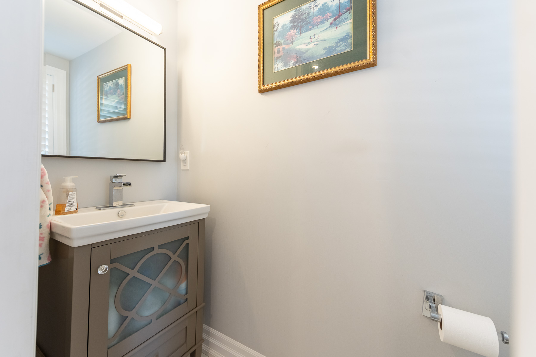 405 King St E interior photo