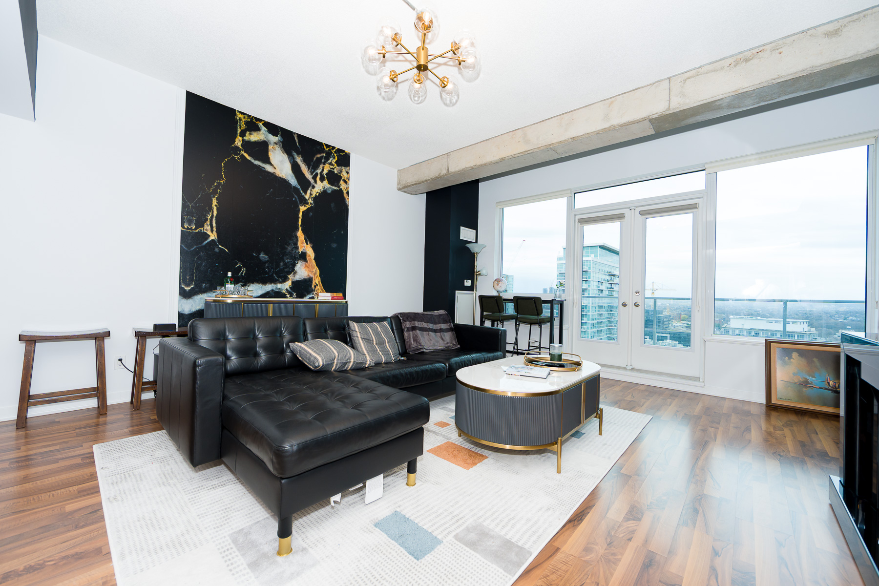59 East Liberty interior photo